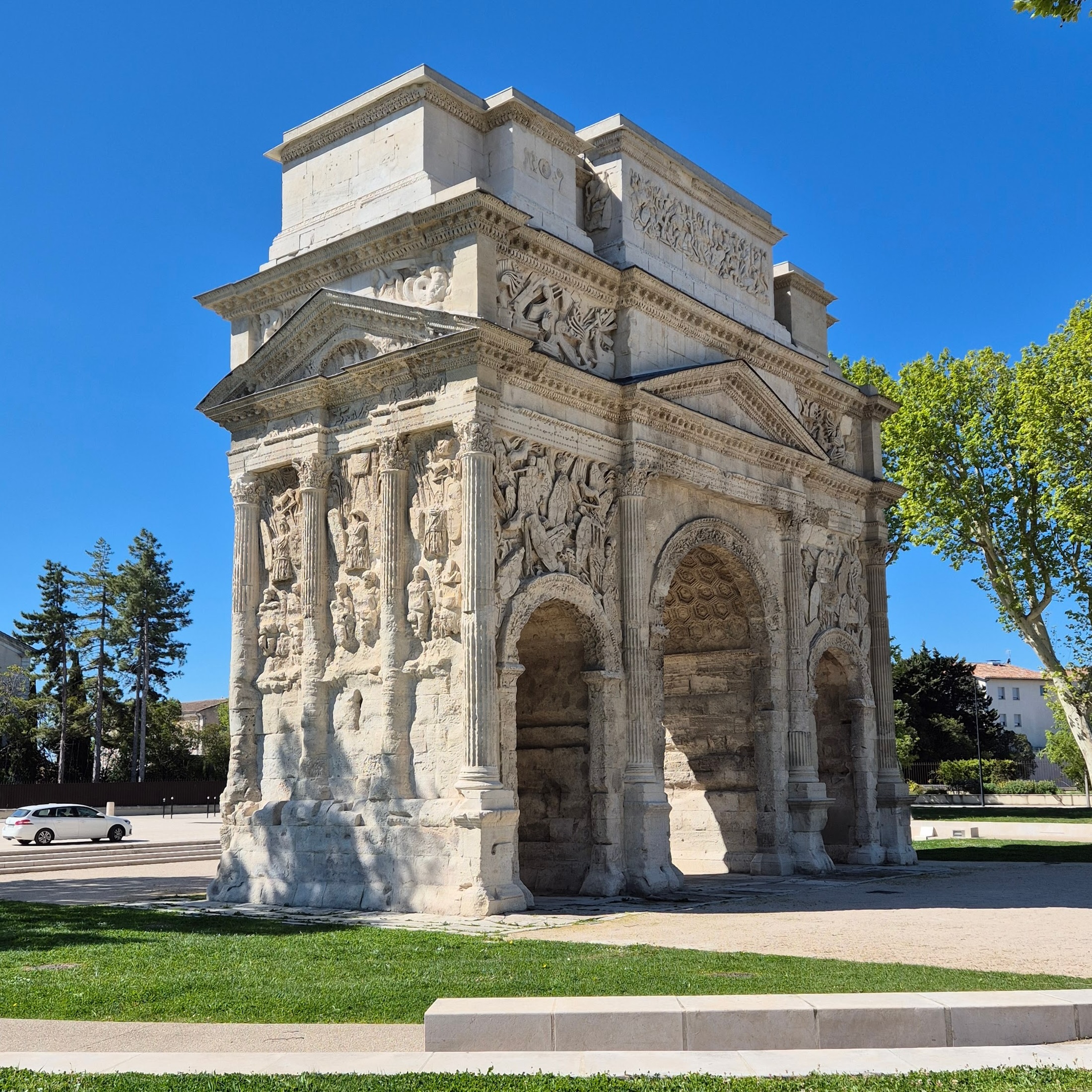 Arc de Triomphe d'Orange, is een ander Romeins monument in de stad.