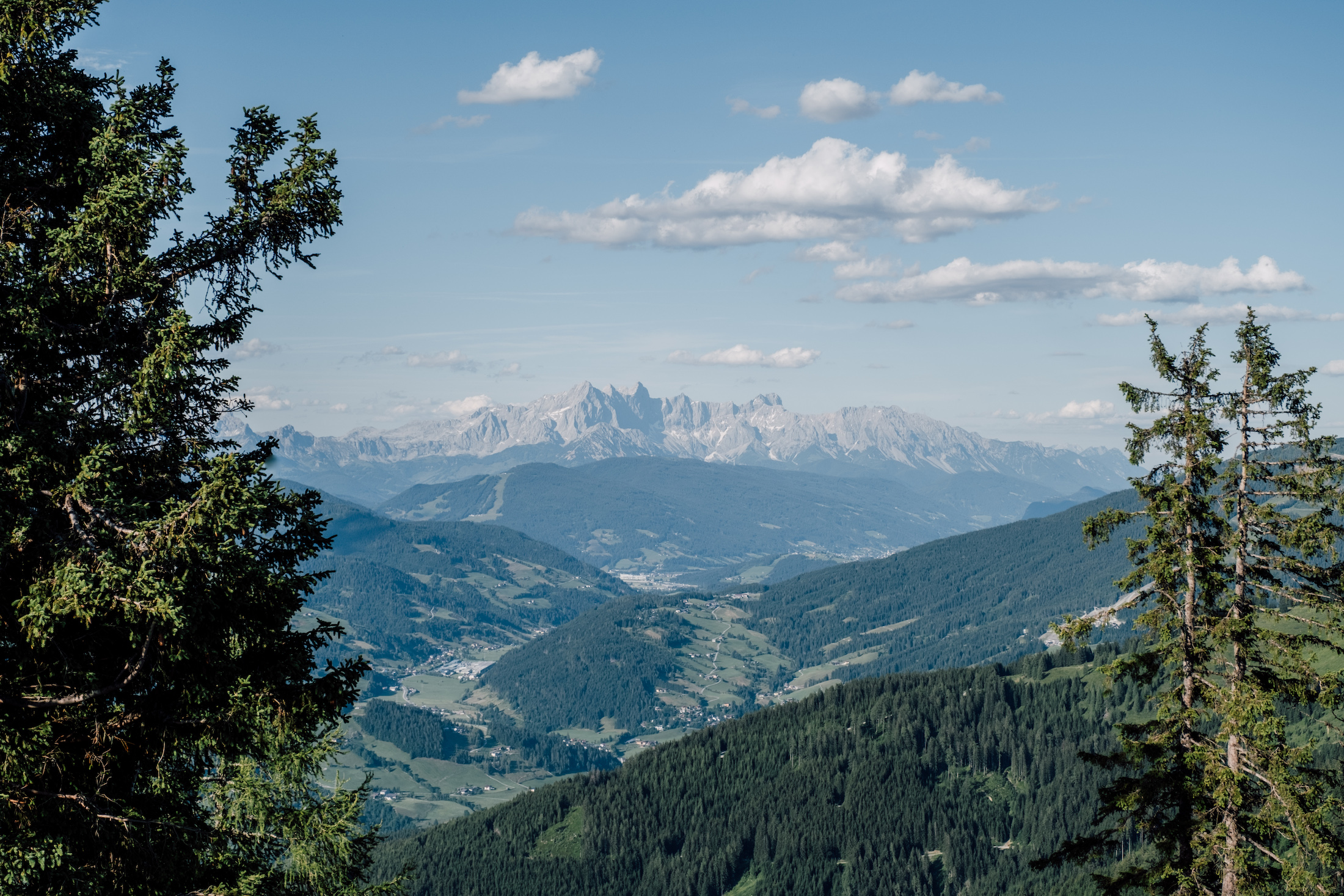Genieten van mooie uitzichten in de bergen van St. Johann