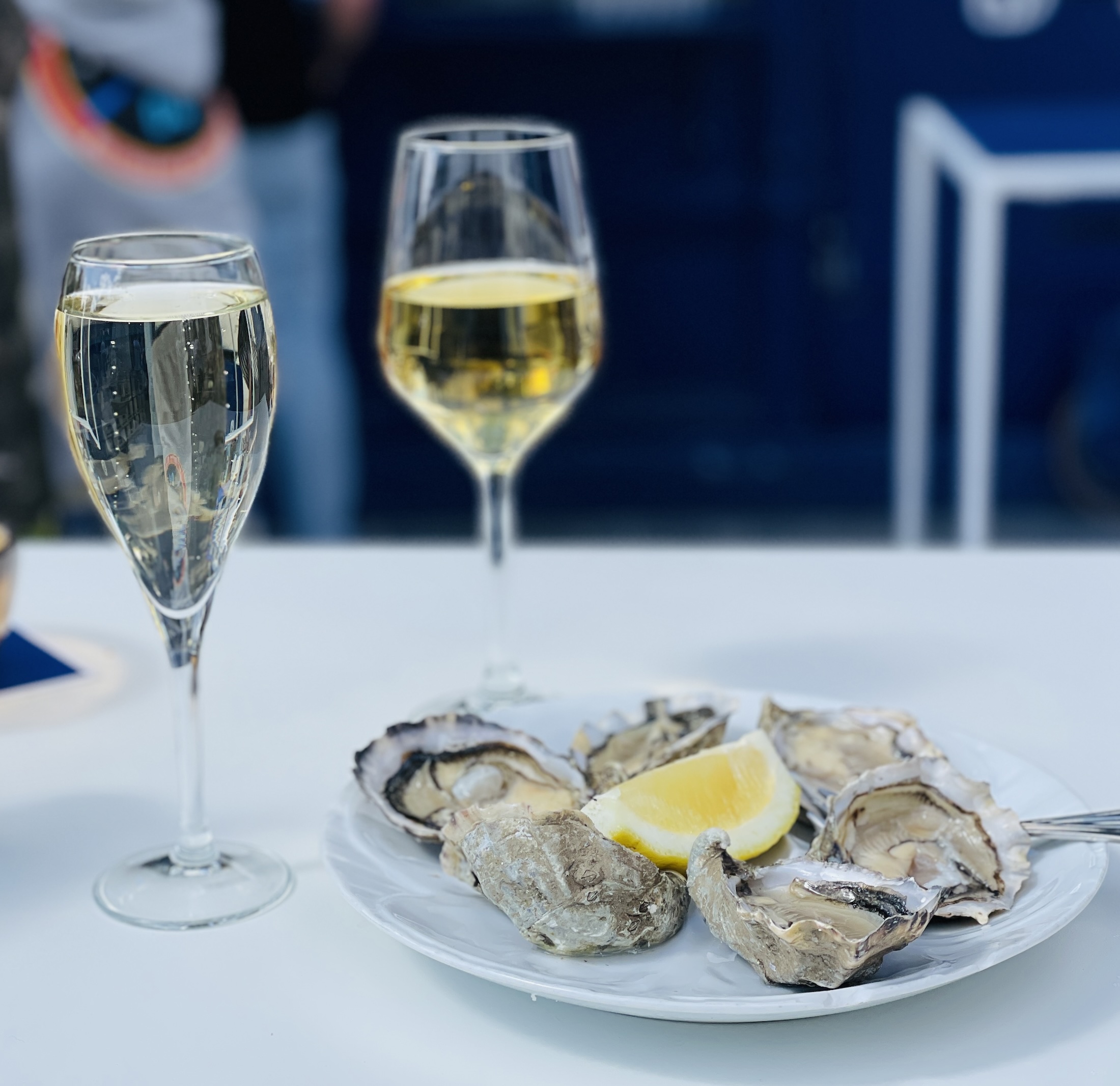 Slurp oesters en champagne weg bij de Blauwe Kiosk.