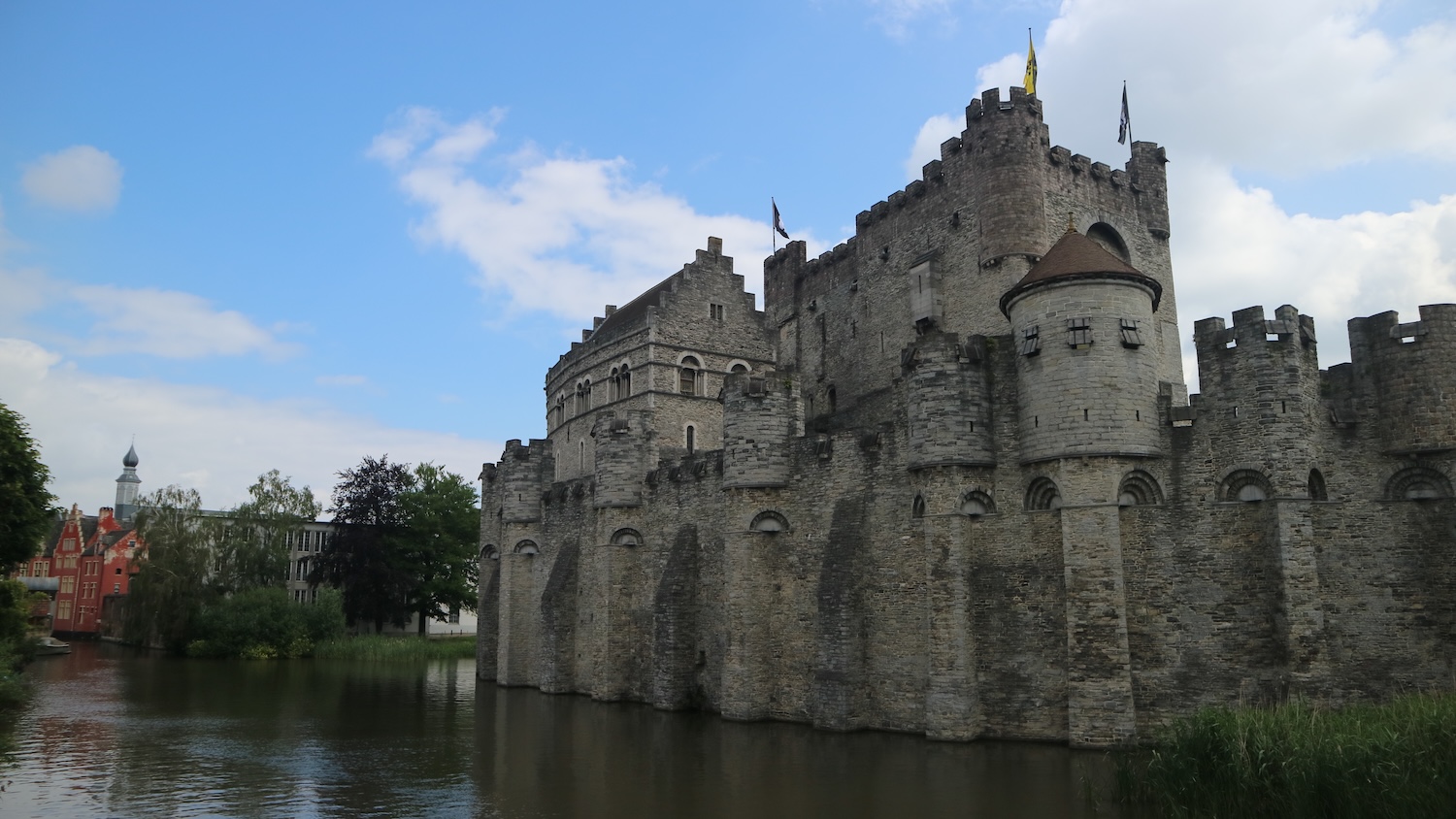 Zet een bezoek aan het middeleeuwse kasteel 'Gravensteen' maar op je to do-lijstje als je Gent bezoekt.