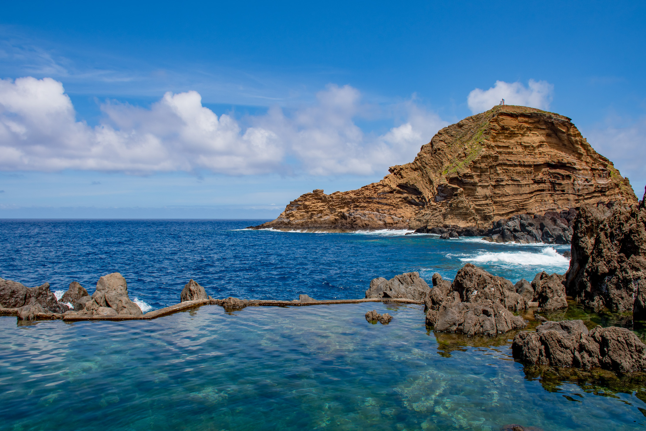 Wat een heerlijke plek voor een verfrissende duik, de natuurlijke zwembaden van Porto Moniz