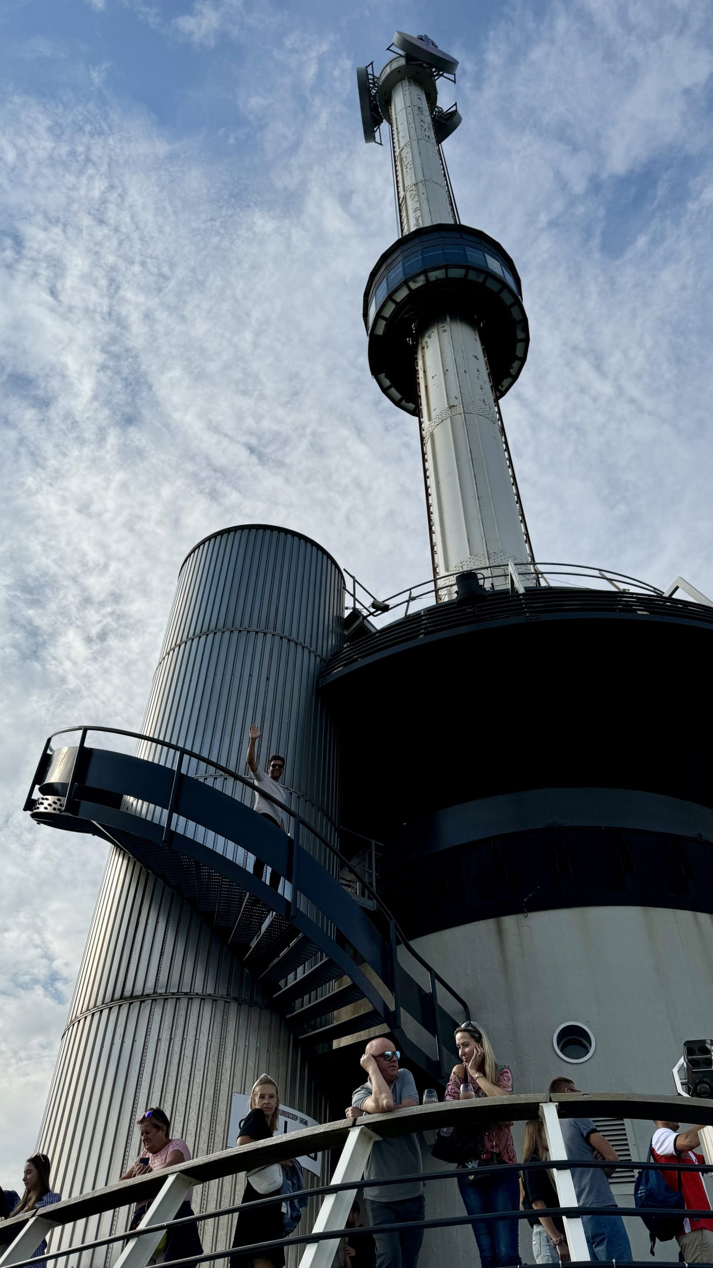 De ronddraaiende Euroscoop is een 7 minuten durende Rotterdamse belevenis die niet mag ontbreken tijdens je bezoek aan de Euromast.