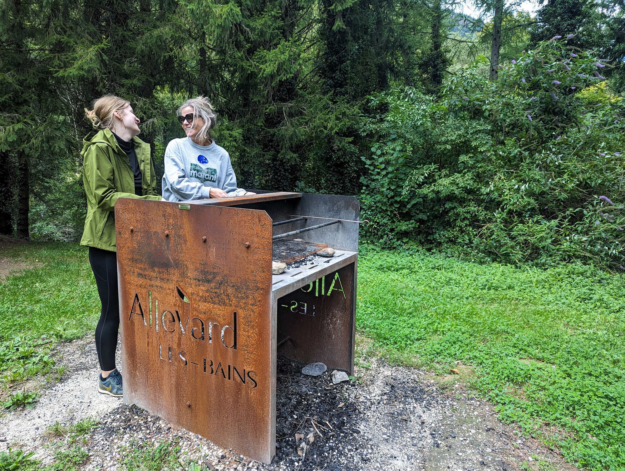 Bij Lac de Mirande kun je heerlijk ontspannen en barbecueën