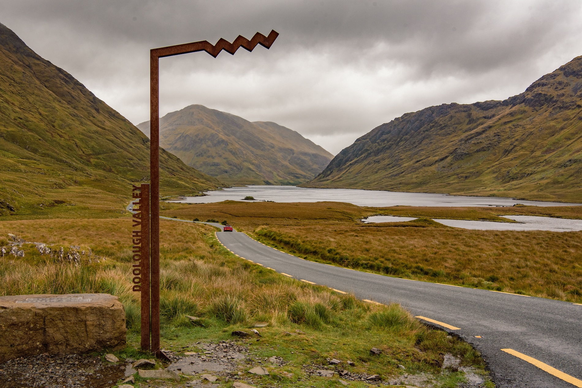 Geniet van het bijzonder fraaie zicht op Doolough Valley