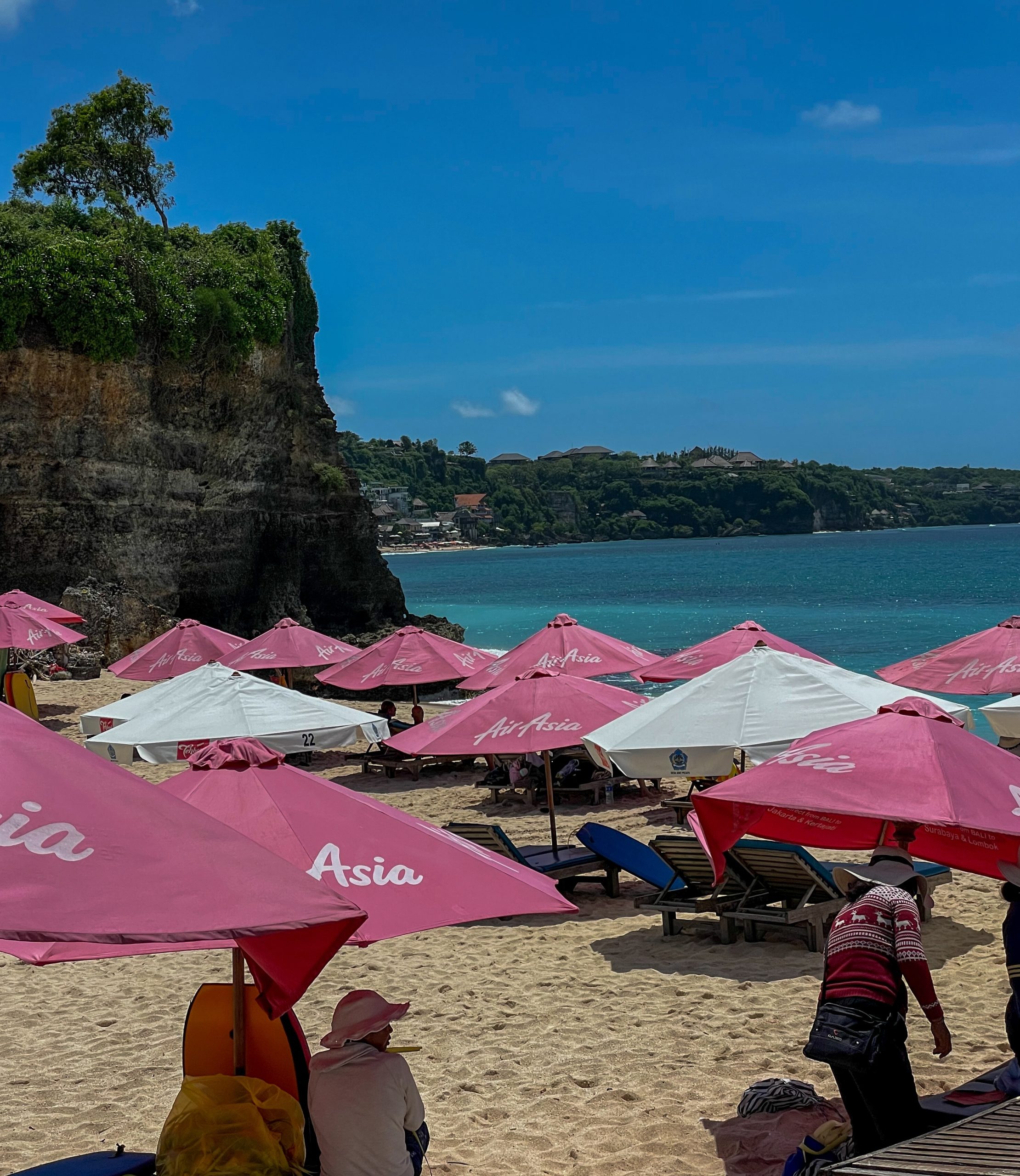 Het witte zandstrand van Dreamland Beach ligt niet ver van Uluwatu.