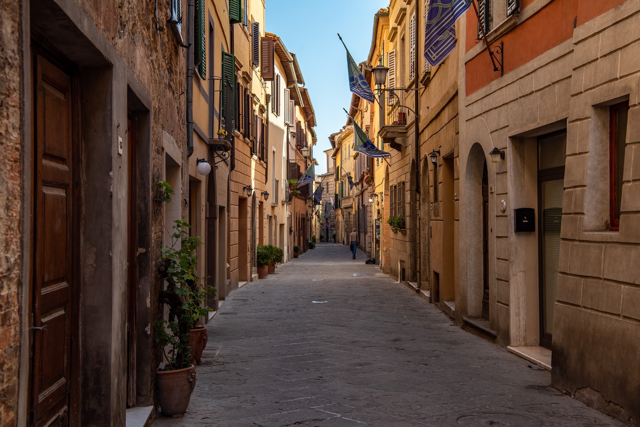 In de ochtend zijn de straatjes van Montepulciano nog rustig