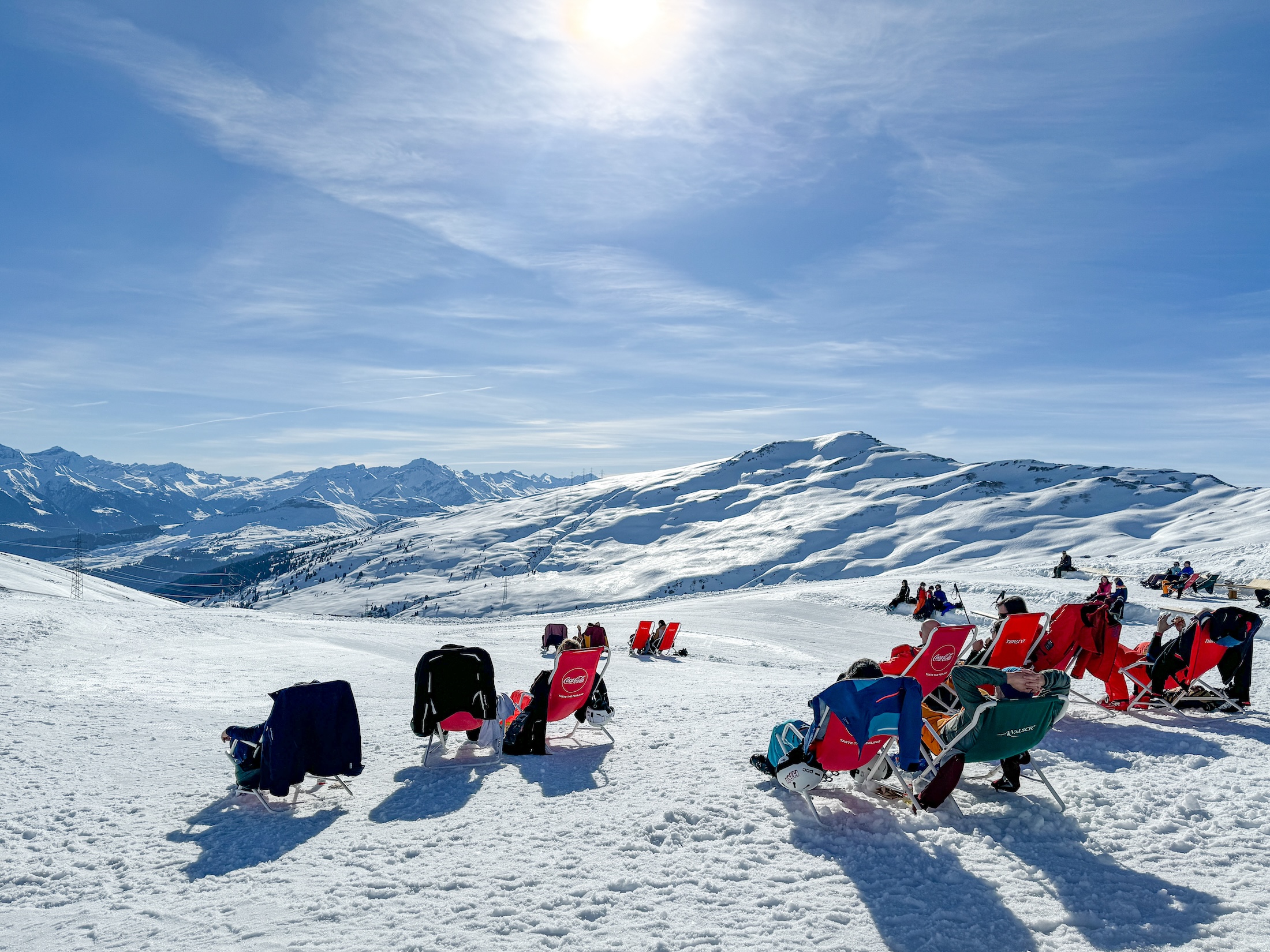 Er hangt een heerlijk relaxte sfeer, overal op de piste