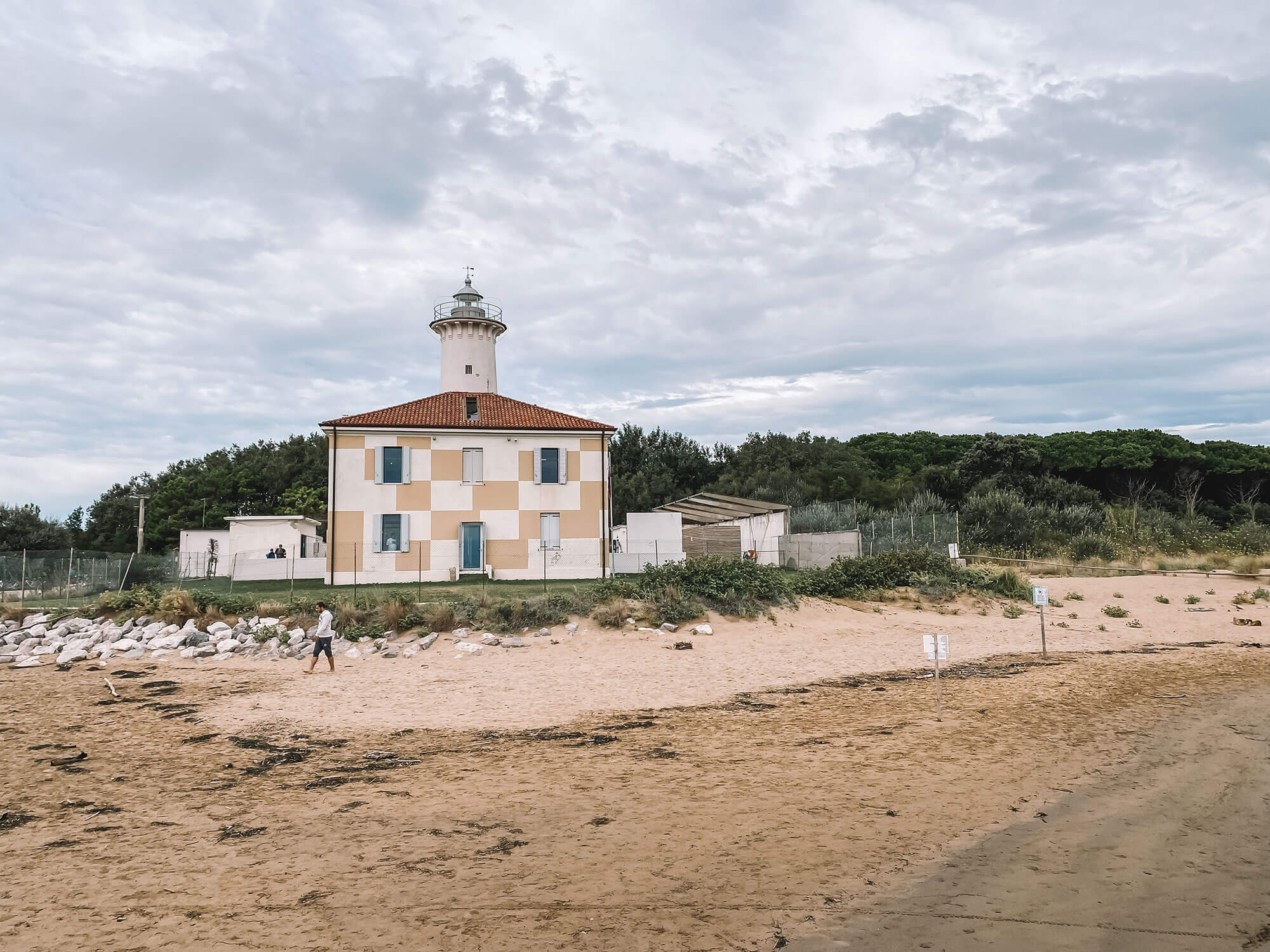 De vuurtoren Il Faro di Punta Tagliamento in Bibione.