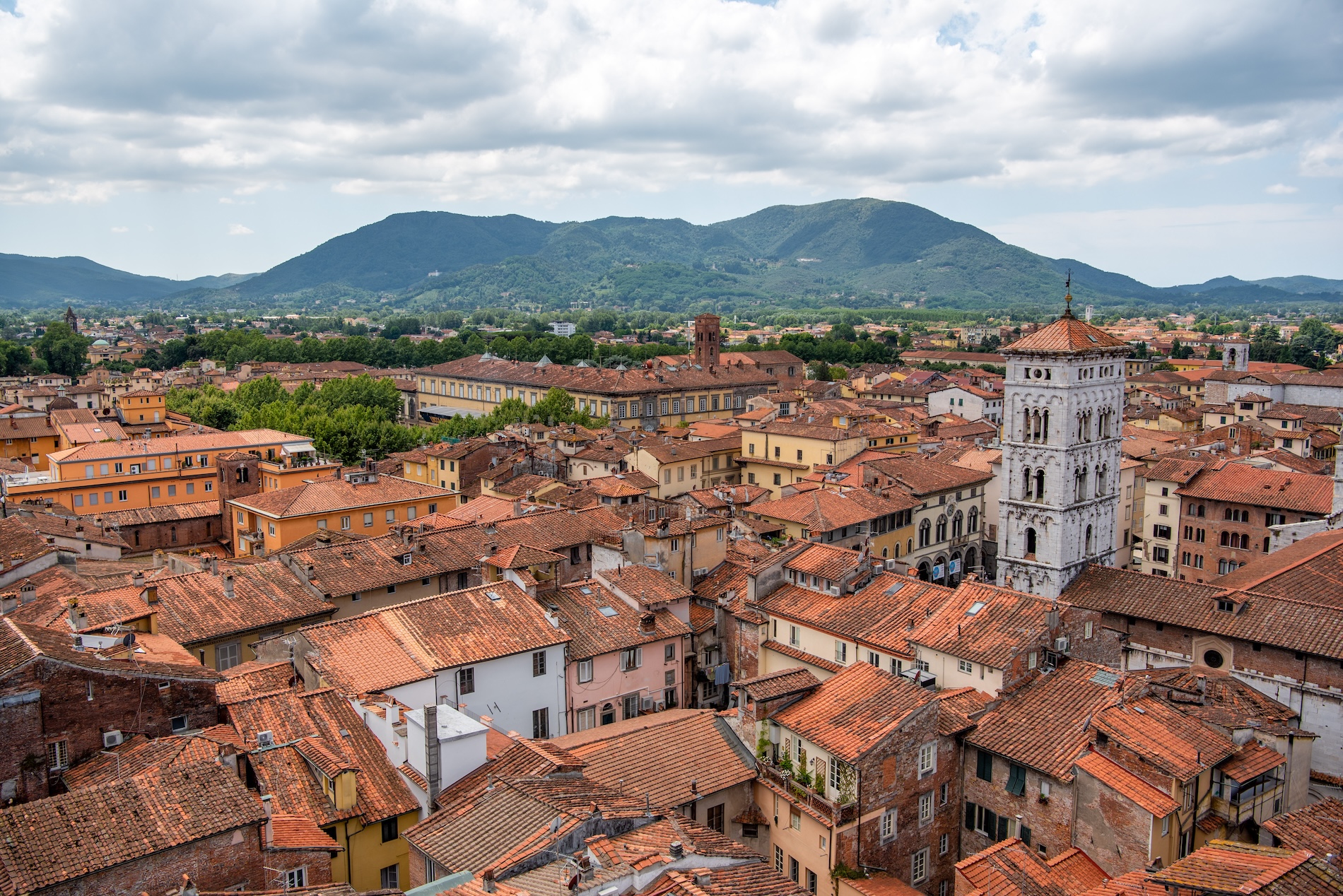 Genieten van uitzicht over Lucca