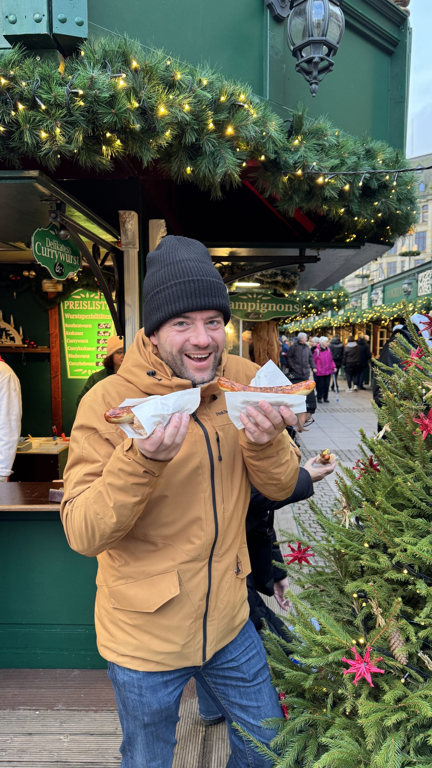 Bratwursten scoren op de historische kerstmart.