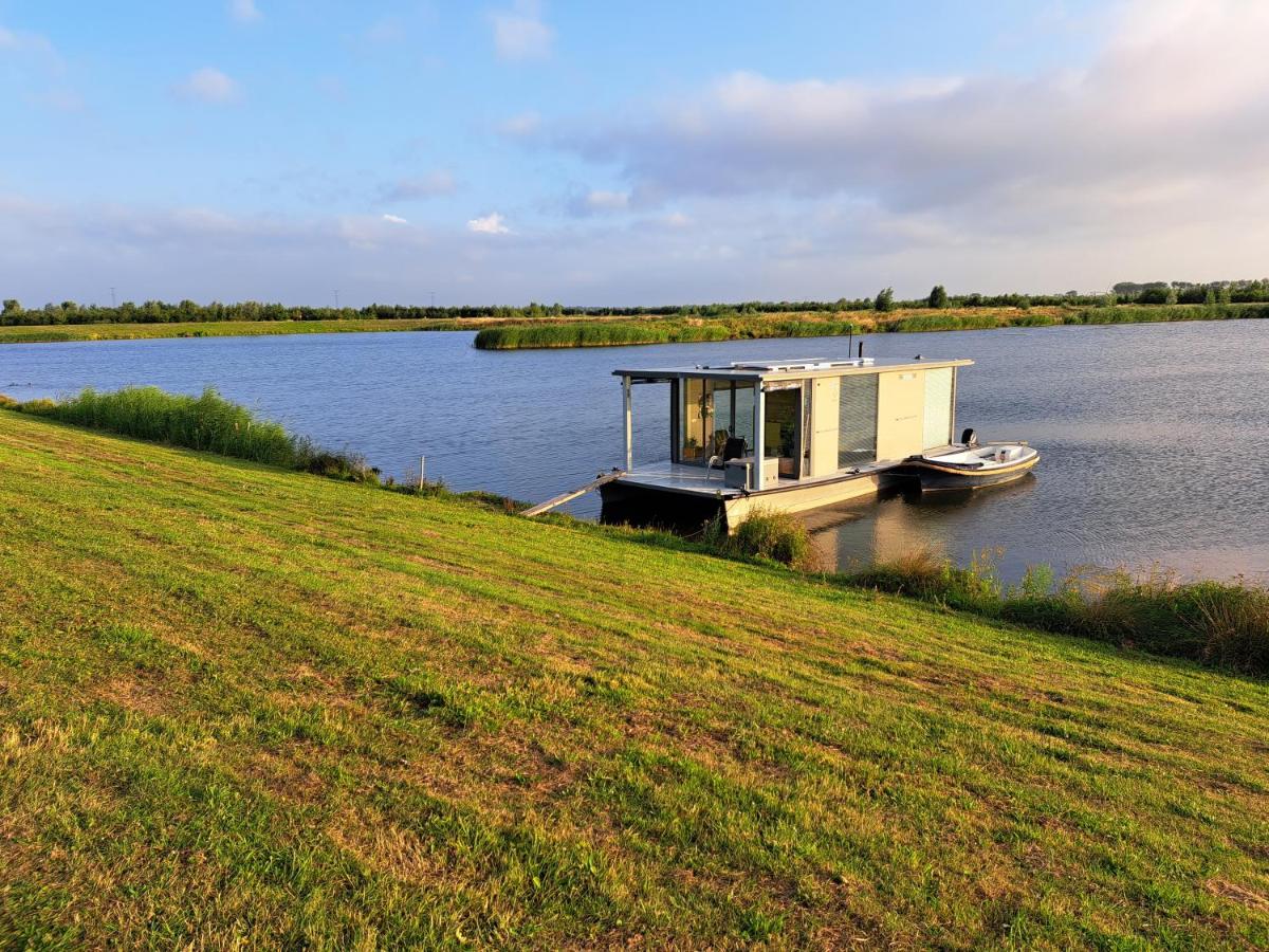 Heel bijzonder: drijvend op het water in de Biesbosch