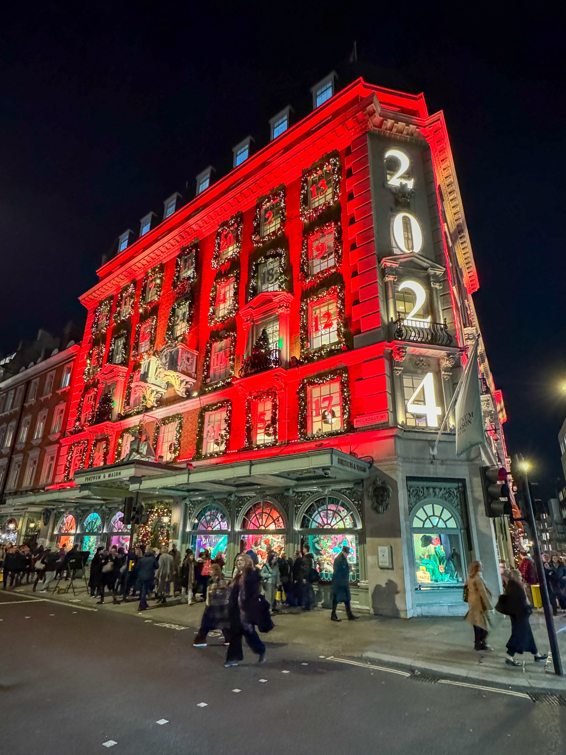 De allermooiste gevel van Londen met kerst: die van warenhuis Fortnum & Mason