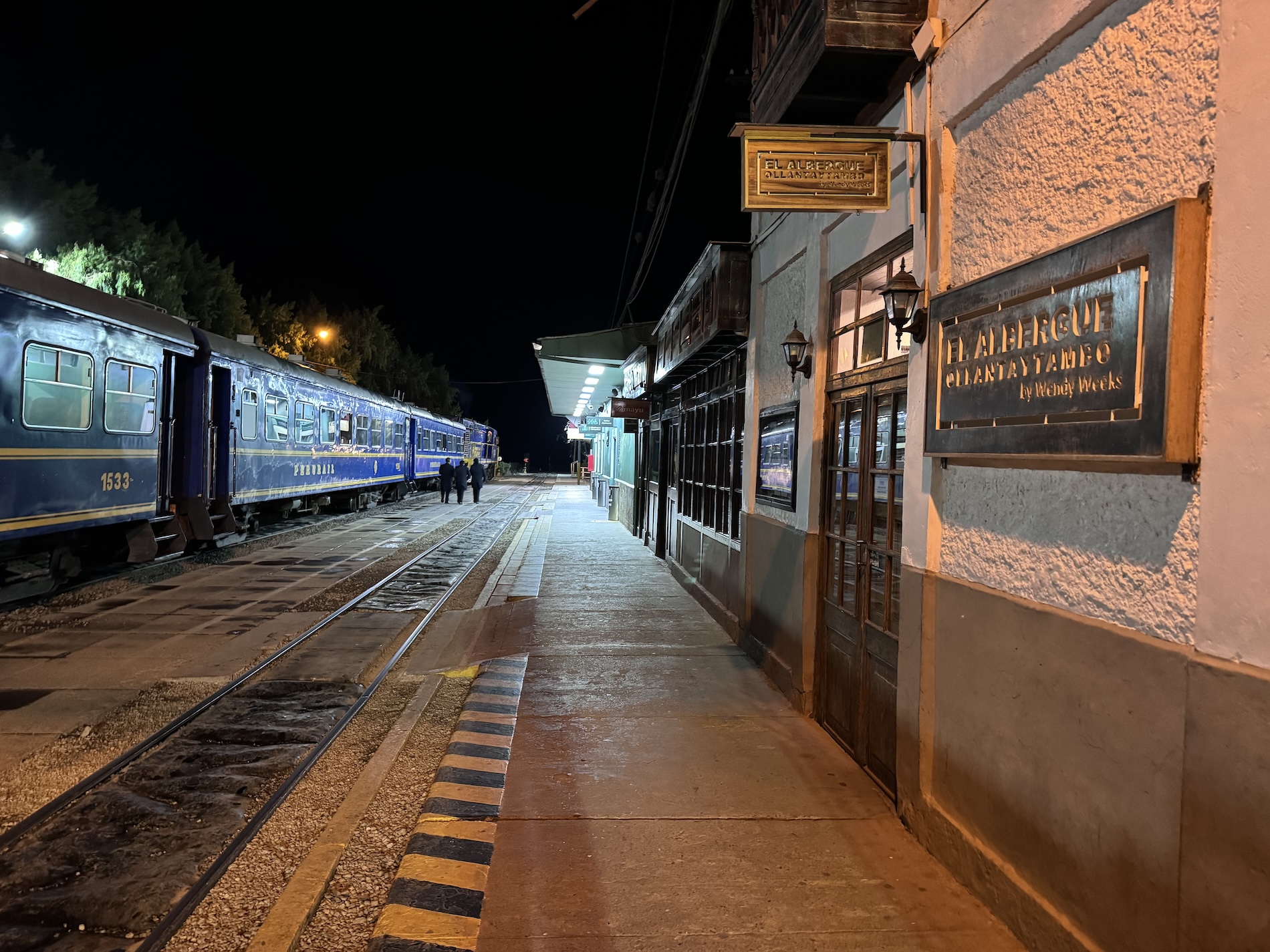 Hotel El Albergue ligt direct aan het spoor van Ollantaytambo