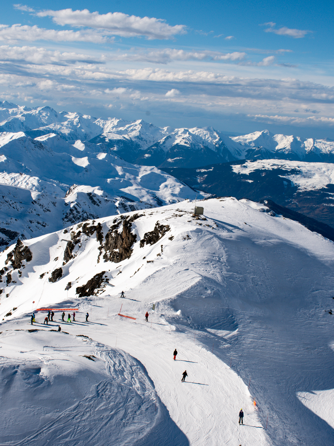 Uitzicht op de piste van La Plagne skiegebied Franse Alpen