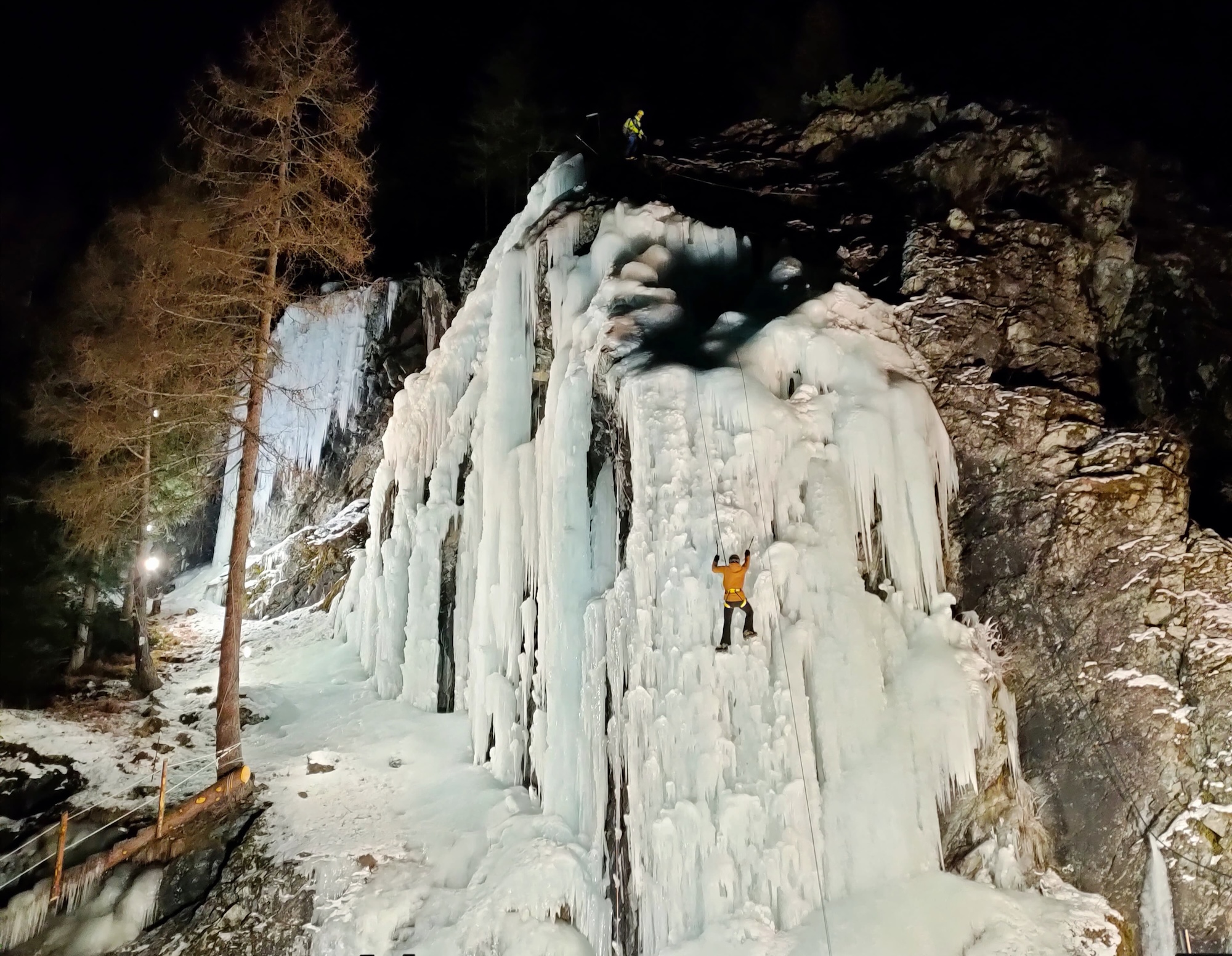 Een bijzondere ervaring: eisklettern op een bevroren waterval.