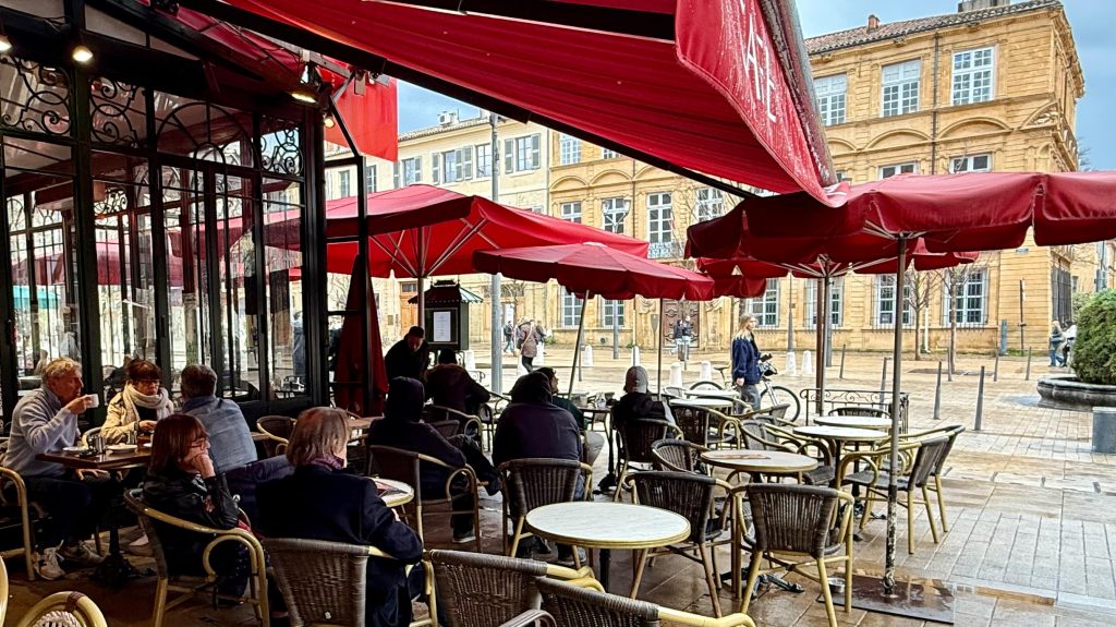 Het leukste café in Aix: Café Le Grillon