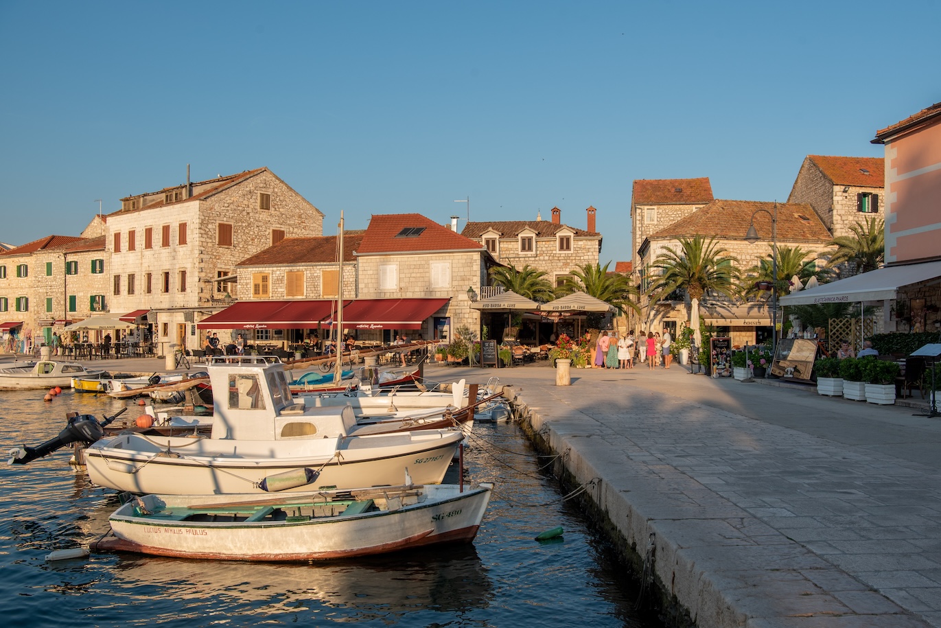 Stari Grad op eiland Hvar bij zonsondergang