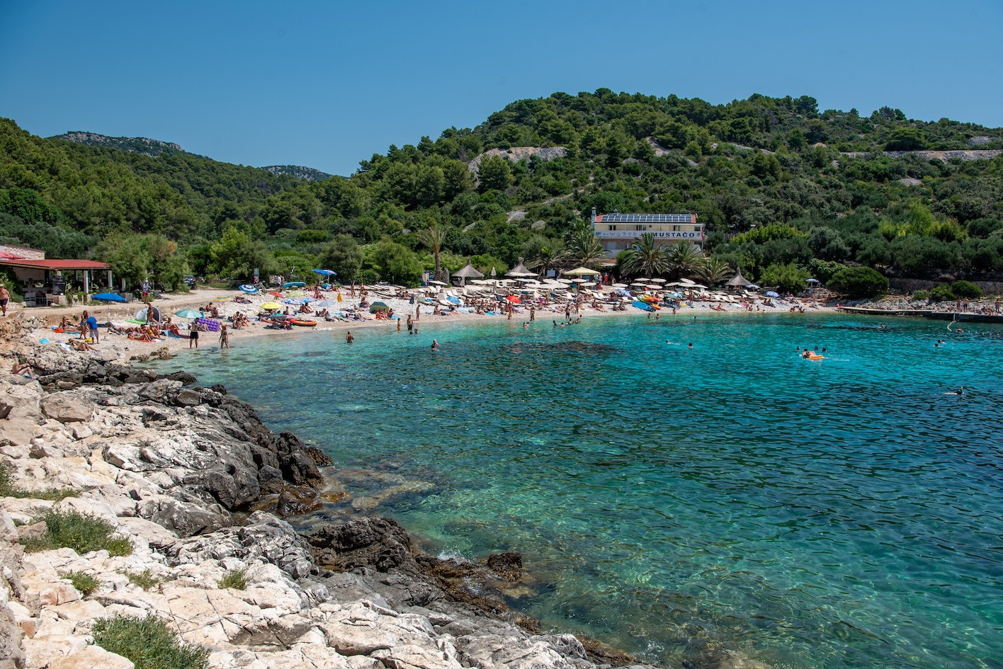 Strand op eiland Hvar