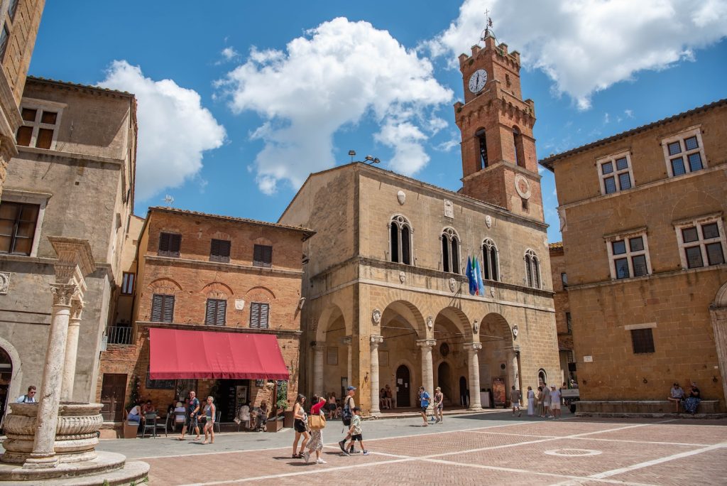 Zomerse gezelligheid in Pienza