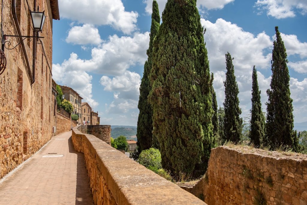 De oude stadsmuren van Pienza